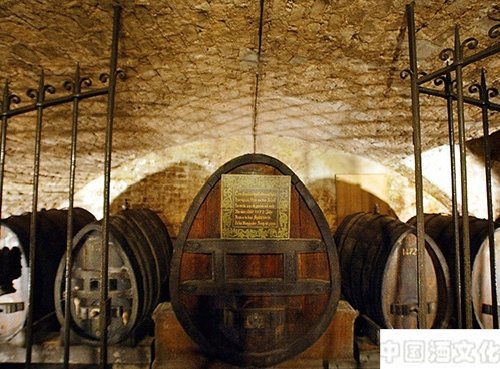 世界上最古老的葡萄酒已543岁_酒史文化