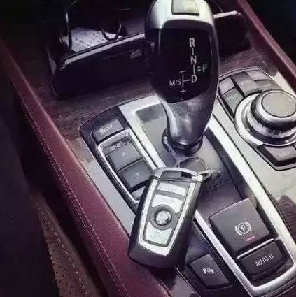 春节朋友圈装逼必备图 附文案