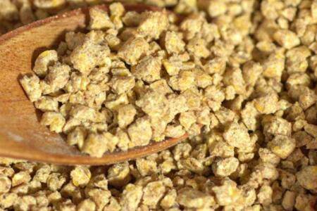 鸡不同生长阶段的饲料配方_养鸡