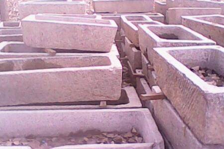 牛槽尺寸:多宽多高多深_养牛