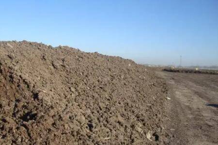 鸡粪发酵有机肥的二种方式_养鸡