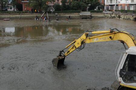 鱼塘淤泥太深怎么办_养鱼