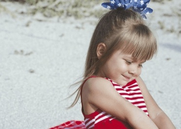 姓傅带云字女孩取名字