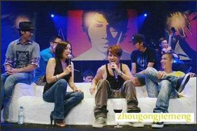 �μ���Ů��