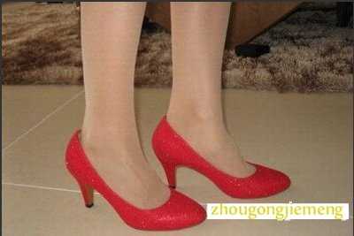 梦见穿红鞋
