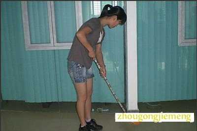 梦见拿扫把打扫房间