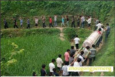 梦见别人抬棺材