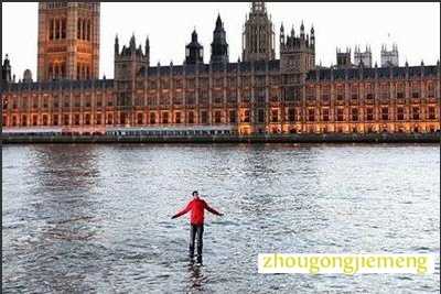 梦见在水里行走