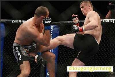 梦见自己踢别人 踢东西