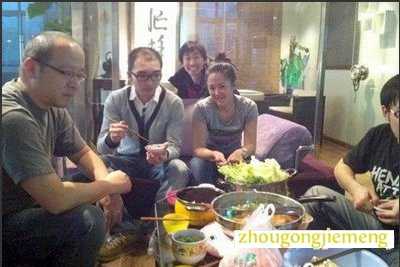 梦见到朋友家吃饭