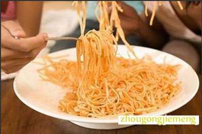 梦见别人吃面条