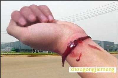 梦见自己割腕自杀