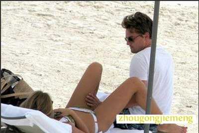 �μ���Ů��