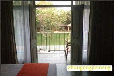 梦见风把门吹开