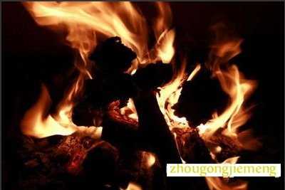 梦见柴火熊熊燃烧