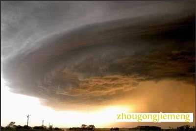 梦见吹起龙卷风