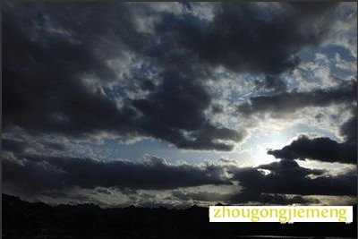 梦见乌云 黑云