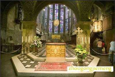 梦见教堂里的圣坛