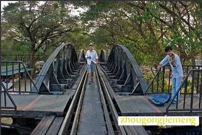 梦见在铁桥上行走