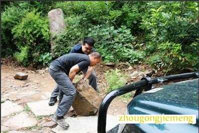 梦见巨大的岩石阻挡去路