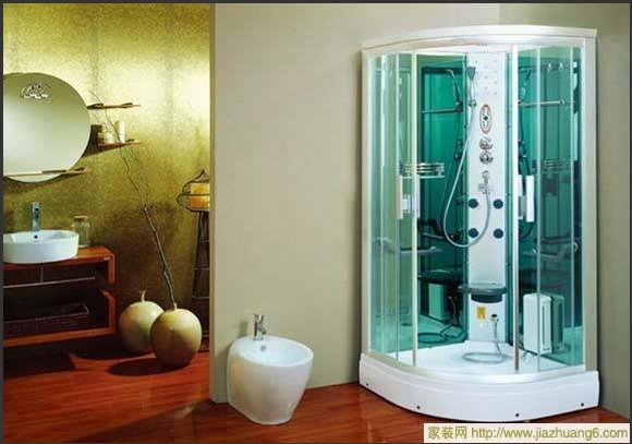 整体淋浴房空间局促 多余功能未必实用