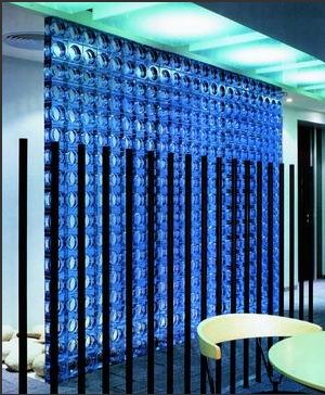 艺术玻璃颠覆传统透明家具 家居唯美也浪漫(图)2.jpg